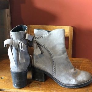 UGG FRAISE WHIPSTICH BOOTS